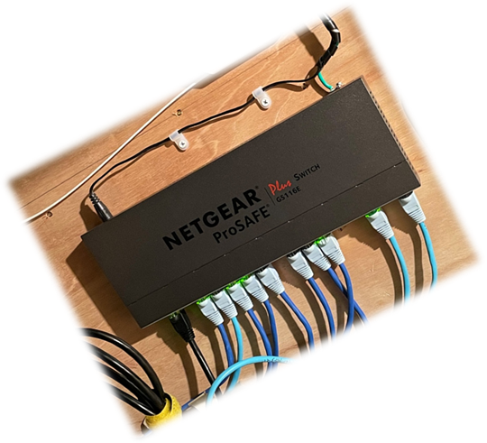 回路, コンピュータ が含まれている画像
自動的に生成された説明